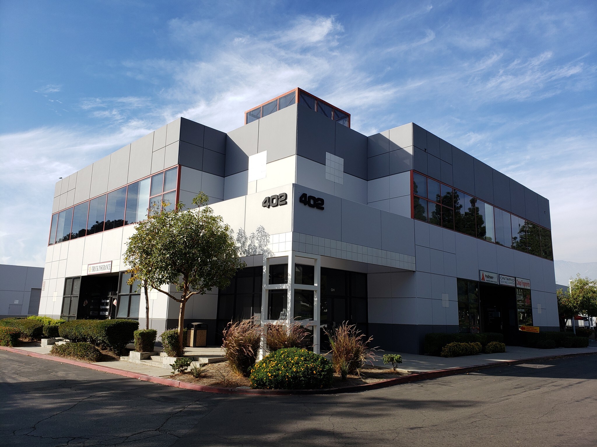 402 S Milliken Ave, Ontario, CA à louer Photo du bâtiment- Image 1 de 3