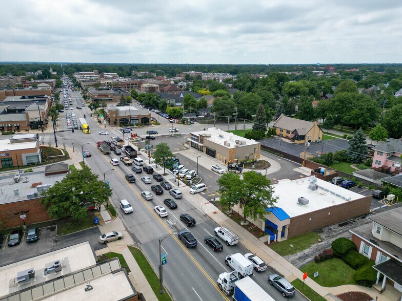 120 N La Grange Rd, La Grange, IL à vendre - Photo du bâtiment - Image 2 de 14