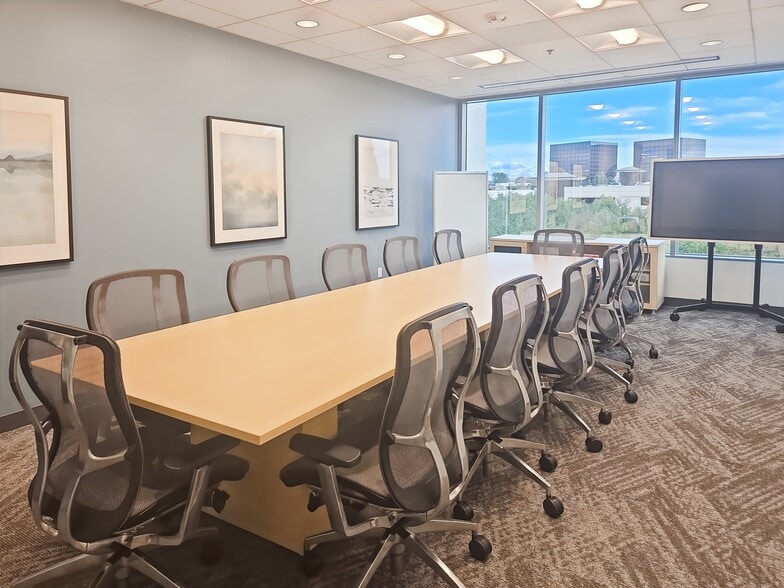 895 Dove St, Newport Beach, CA for lease - Interior Photo - Image 2 of 15