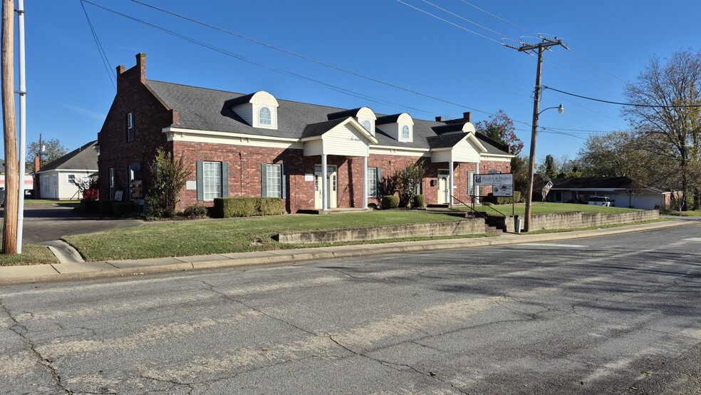 310 Clay St, Arkadelphia, AR à vendre - Photo principale - Image 1 de 15