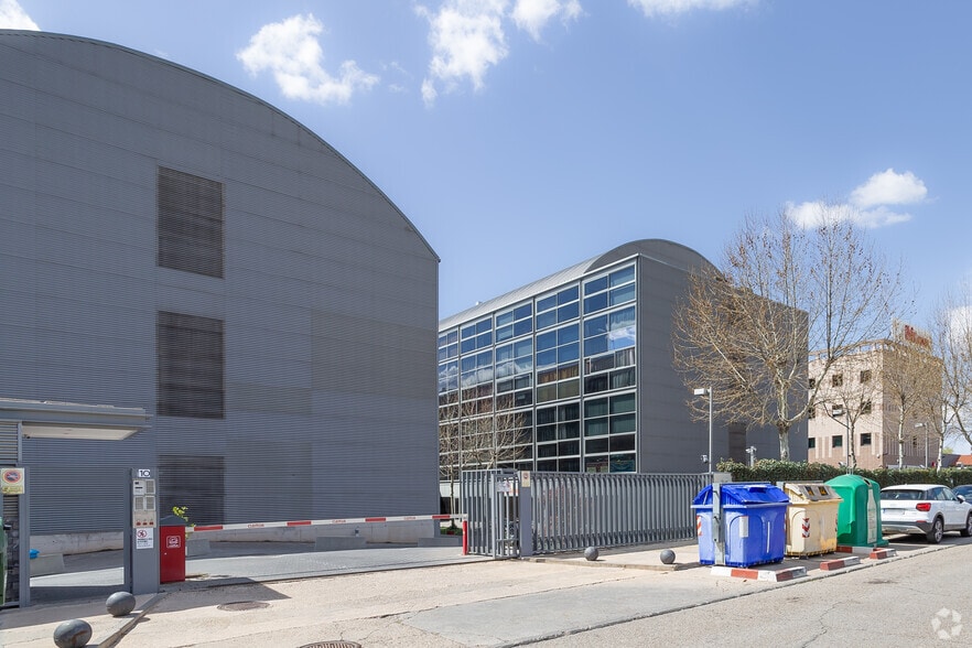 Calle Antonio Suárez, 10, Alcalá de Henares, Madrid for lease - Building Photo - Image 2 of 3