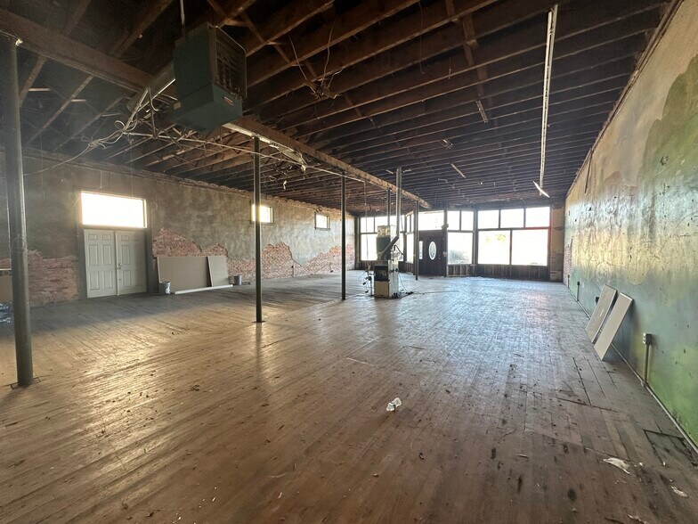 13 Public Sq, Bowman, GA à vendre - Photo du bâtiment - Image 2 de 12