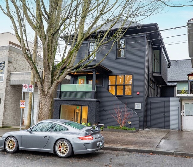 More details for 2314 Ontario St, Vancouver, BC - Office for Sale