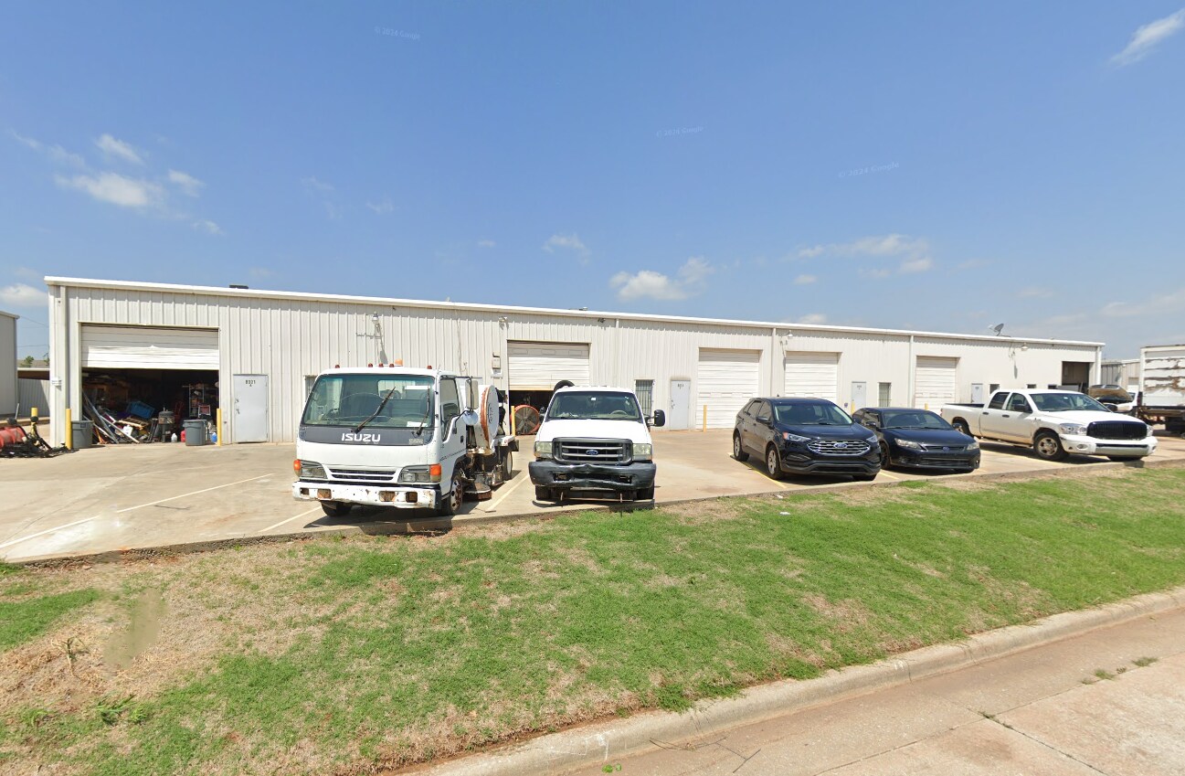 8001 N Wilshire Ct, Oklahoma City, OK à louer Photo du bâtiment- Image 1 de 2