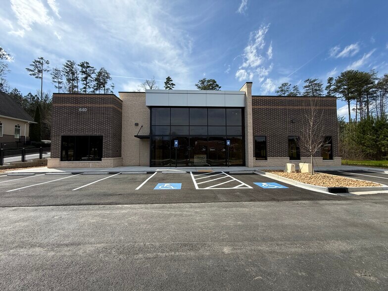 640 Claremore Professional Way, Woodstock, GA à louer - Photo du bâtiment - Image 3 de 16