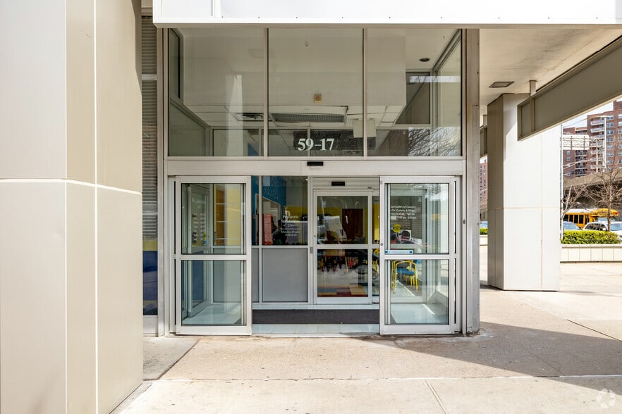 59-17 Junction Blvd, Corona, NY for lease - Building Photo - Image 3 of 5