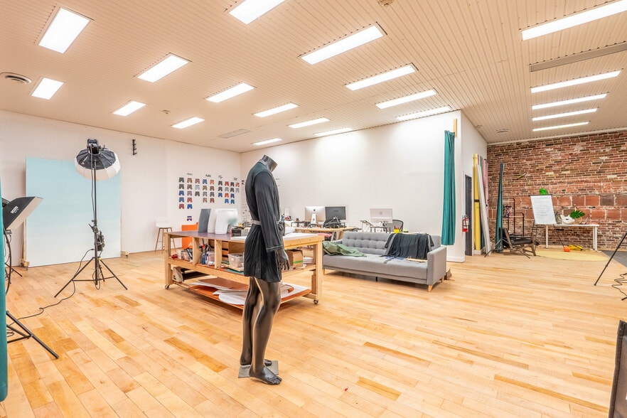 40-42 Rue Wellington N, Sherbrooke, QC for sale - Interior Photo - Image 2 of 22