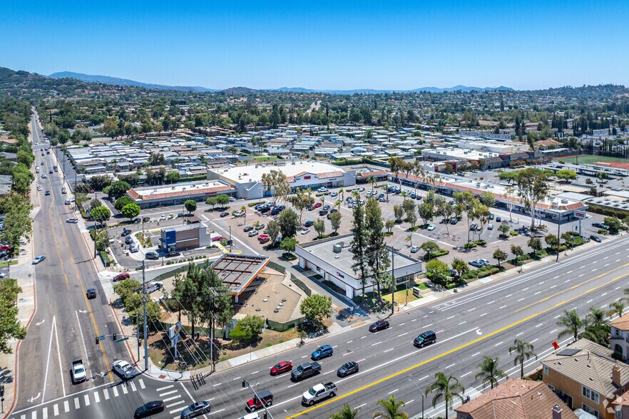 2315-2375 Valley Pky E, Escondido, CA à louer - Aérien - Image 2 de 11