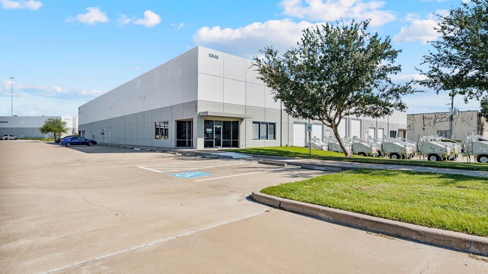 10642 W Little York Rd, Houston, TX for lease - Building Photo - Image 2 of 2