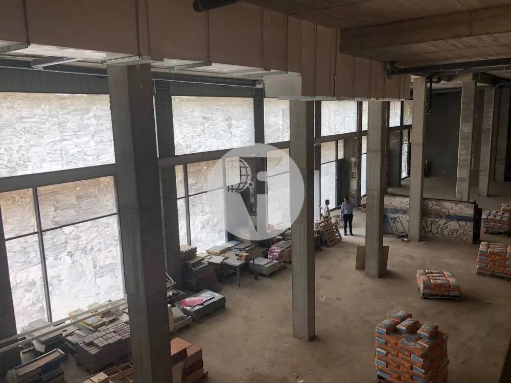 Bureau/Commerce de détail dans Cornellà de Llobregat, Barcelona à louer Photo intérieure- Image 1 de 2