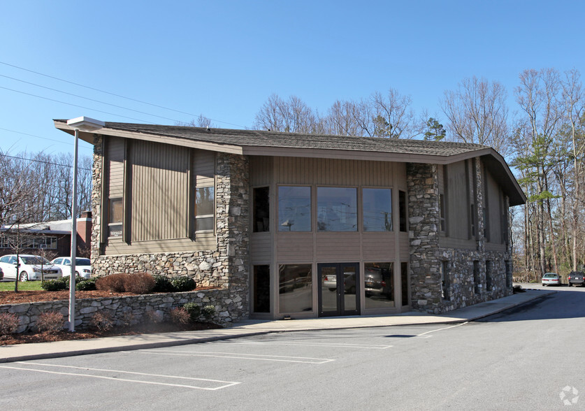 1091 Hendersonville Rd, Asheville, NC for lease - Primary Photo - Image 1 of 5