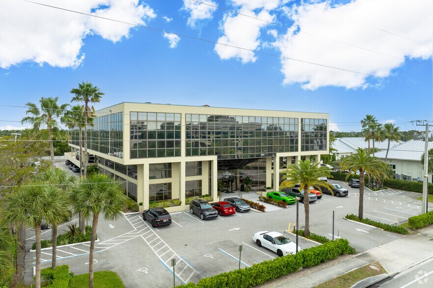 631 US Highway 1, North Palm Beach, FL à louer - Photo du bâtiment - Image 2 de 7