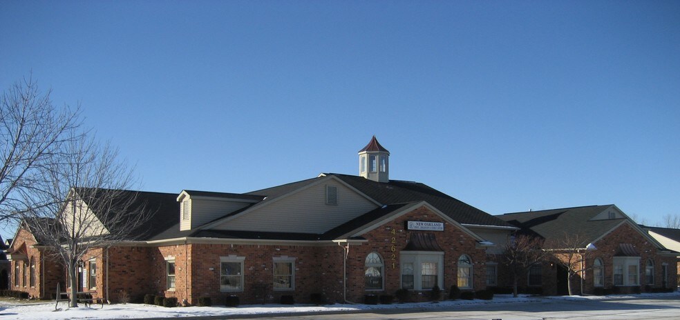42621 Garfield Rd, Clinton Township, MI à louer - Photo du bâtiment - Image 2 de 3