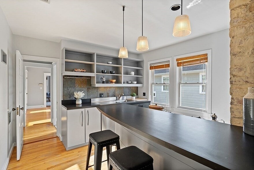 132 Rawson Rd, Arlington, MA à vendre - Photo du bâtiment - Image 2 de 16