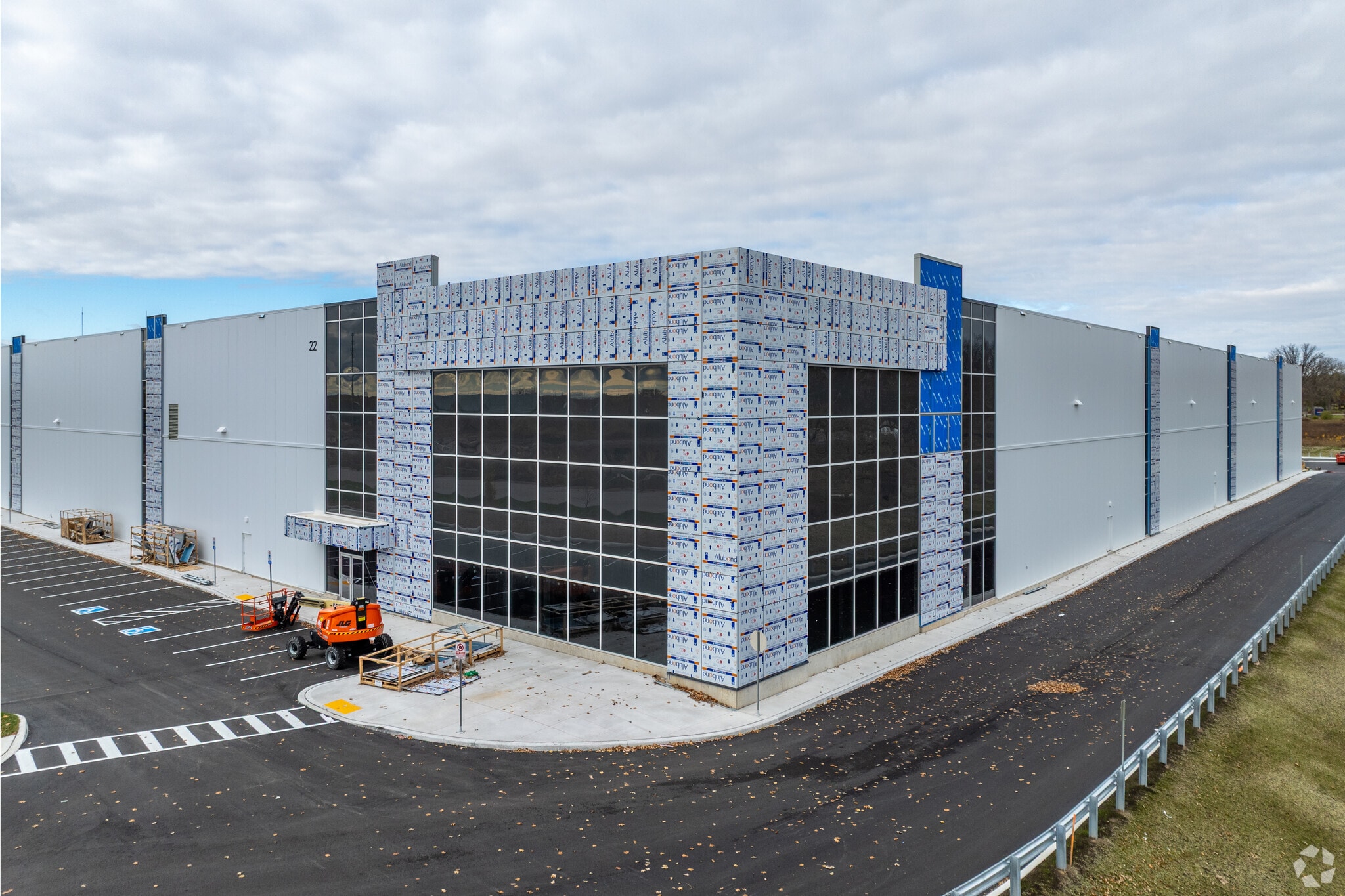 22 Medicorum Pl, Hamilton, ON for lease Building Photo- Image 1 of 27