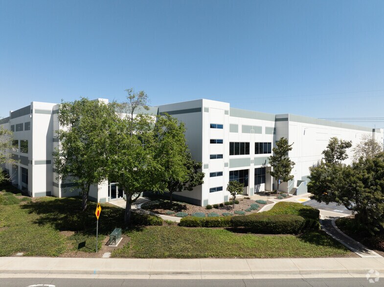 3800 E Philadelphia St, Ontario, CA à louer - Photo du bâtiment - Image 1 de 8