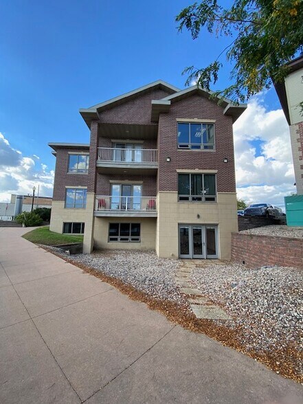 145 N Commercial St, Neenah, WI à vendre - Photo du bâtiment - Image 2 de 12