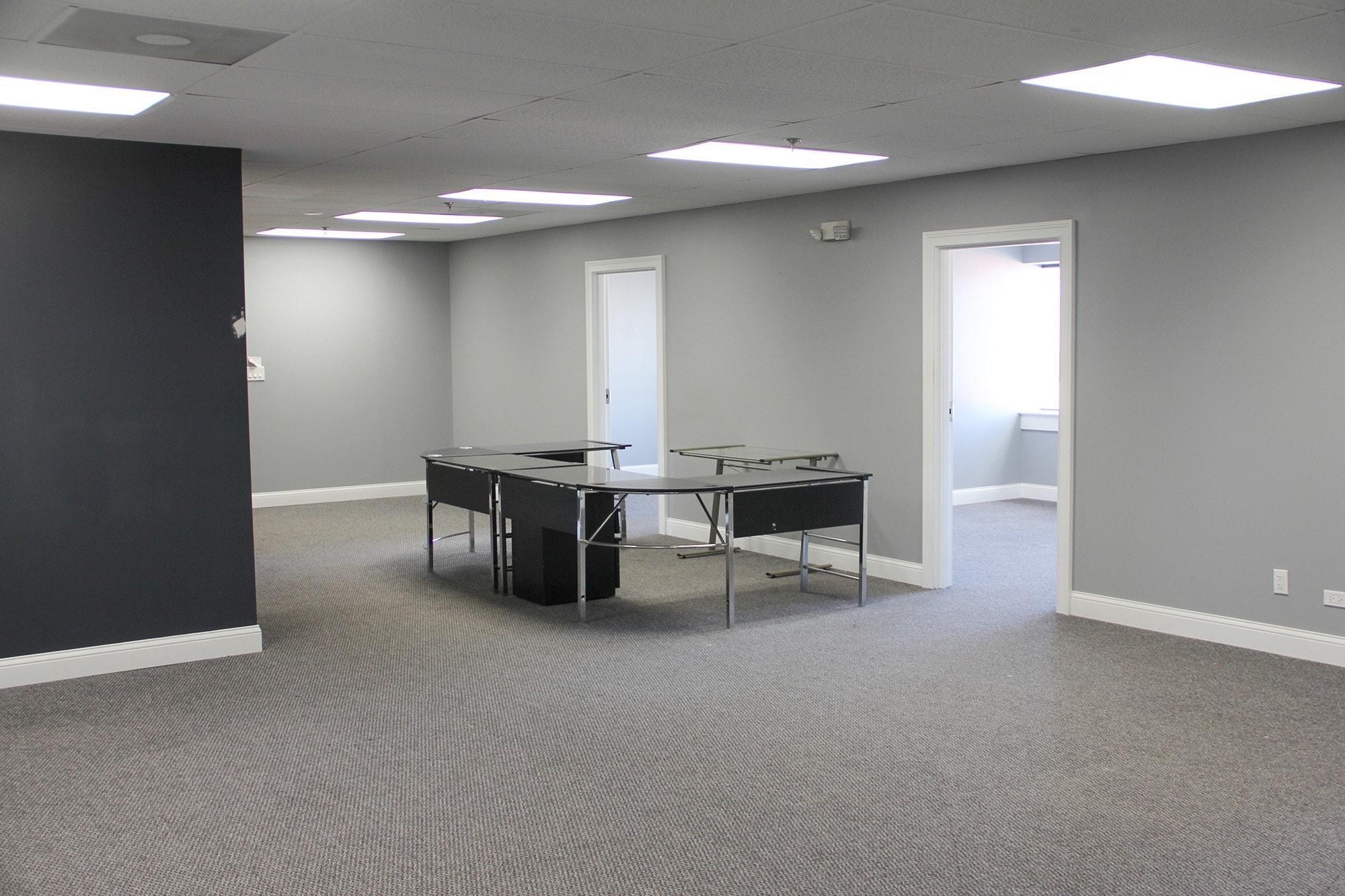 559-617 N York St, Elmhurst, IL for lease Interior Photo- Image 1 of 3