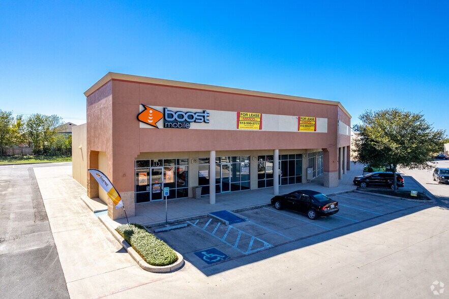 5703-5723 N Foster Rd, San Antonio, TX à louer - Photo principale - Image 1 de 4