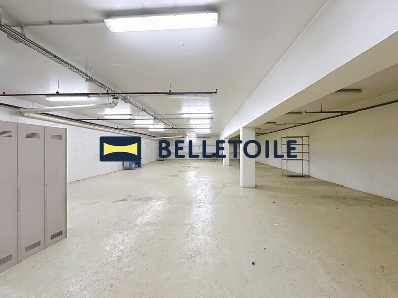 Industrial in Créteil for sale - Interior Photo - Image 1 of 4