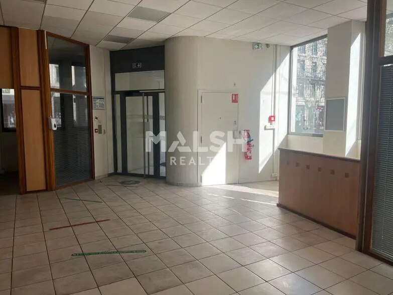 Commerce de détail dans Lyon à louer - Hall d’entrée - Image 3 de 15