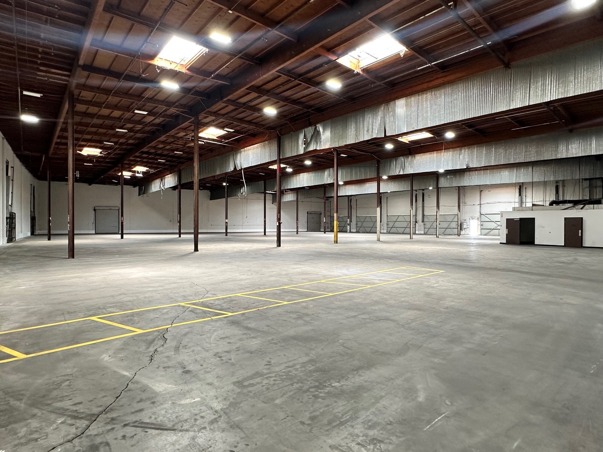 4270-4310 S Maywood Ave, Vernon, CA à louer Photo intérieure- Image 1 de 17