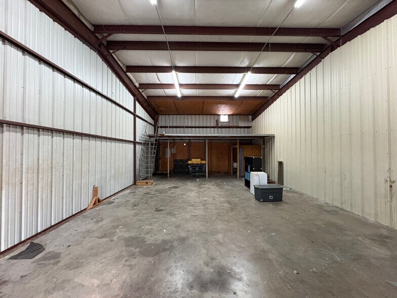 650 Stafford Run Rd, Stafford, TX à louer - Photo du bâtiment - Image 3 de 14