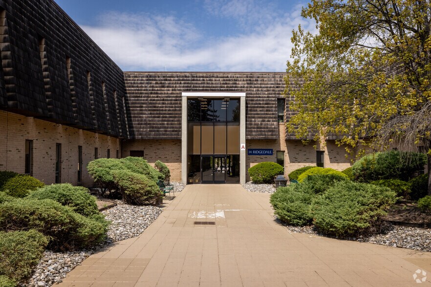 14 Ridgedale Ave, Cedar Knolls, NJ à louer - Photo du bâtiment - Image 1 de 4