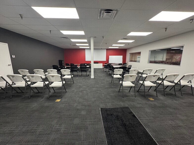 240 E Rosecrans Ave, Gardena, CA à vendre - Photo intérieure - Image 2 de 8