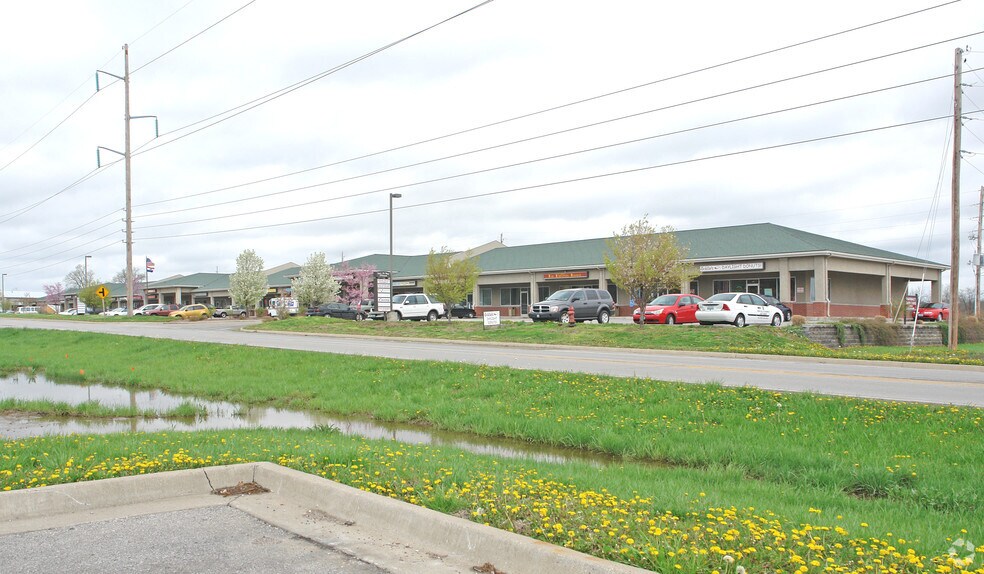 1400-1454 SW Eagles Pky, Blue Springs, MO à louer - Photo principale - Image 1 de 3