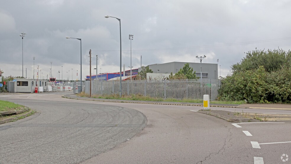 Armada Way, Londres à louer - Photo du bâtiment - Image 2 de 2