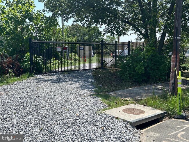 Plus de détails pour 2405 Douglas Street, NE, Washington, DC - Terrain à louer