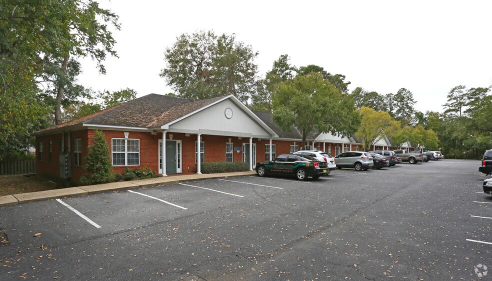 225-261 Pinewood Dr, Tallahassee, FL for lease - Primary Photo - Image 1 of 13