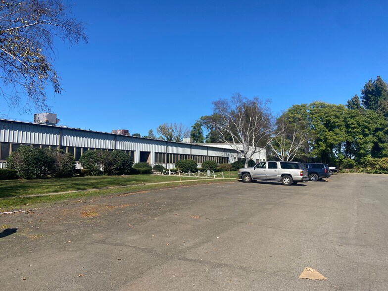 400 Sackett Point Rd, North Haven, CT à louer - Photo du bâtiment - Image 1 de 6