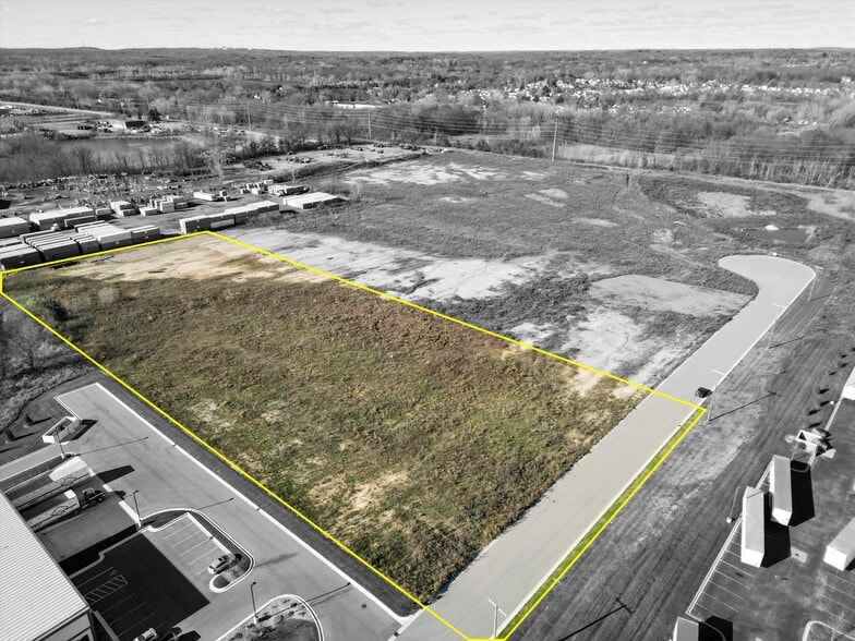 Moviter Drive, Wixom, MI à vendre - Photo principale - Image 2 de 9