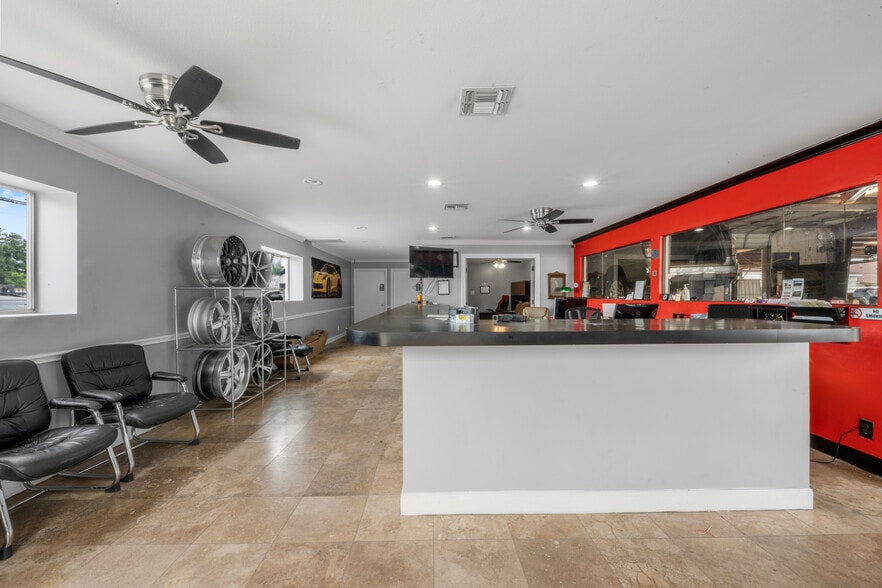 658 Aldine Mail Route Rd, Houston, TX à vendre - Photo intérieure - Image 1 de 33