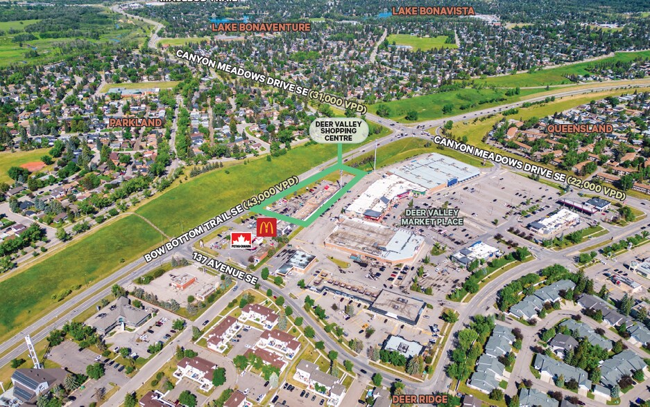 13750 Bow Bottom Trl SE, Calgary, AB à vendre - Aérien - Image 1 de 1