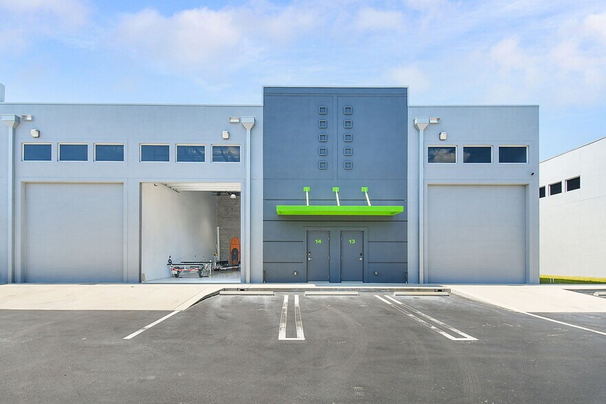 861 NE Industrial Blvd, Jensen Beach, FL à vendre - Photo du bâtiment - Image 2 de 16