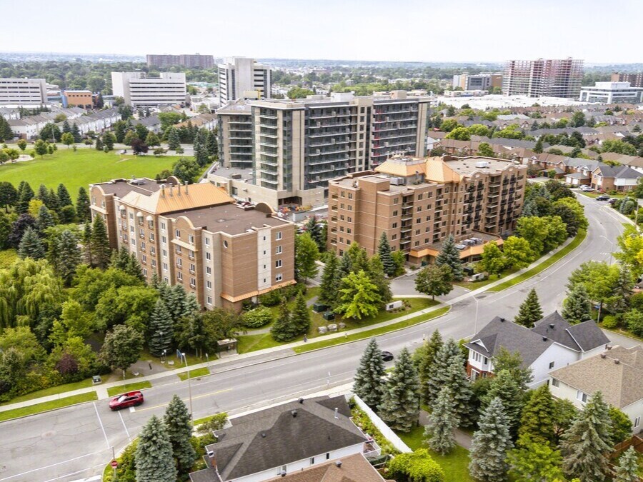 110-120 Central Park Dr, Ottawa, ON à vendre Photo du bâtiment- Image 1 de 1