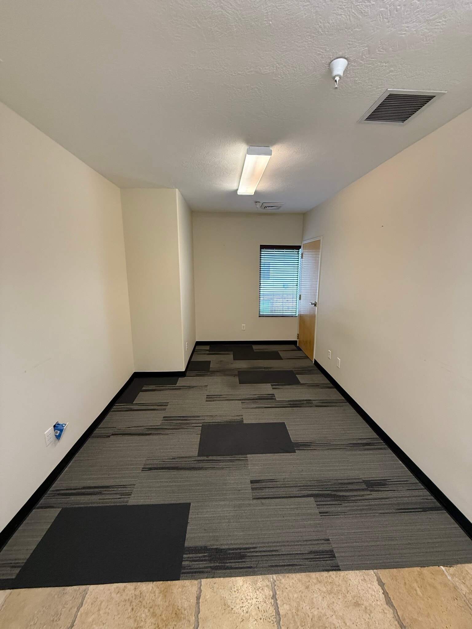 193 E fort union Blvd, Midvale, UT à louer Photo intérieure- Image 1 de 4