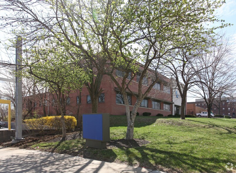 3131 Broadway St, Kansas City, MO à vendre - Photo du bâtiment - Image 2 de 2