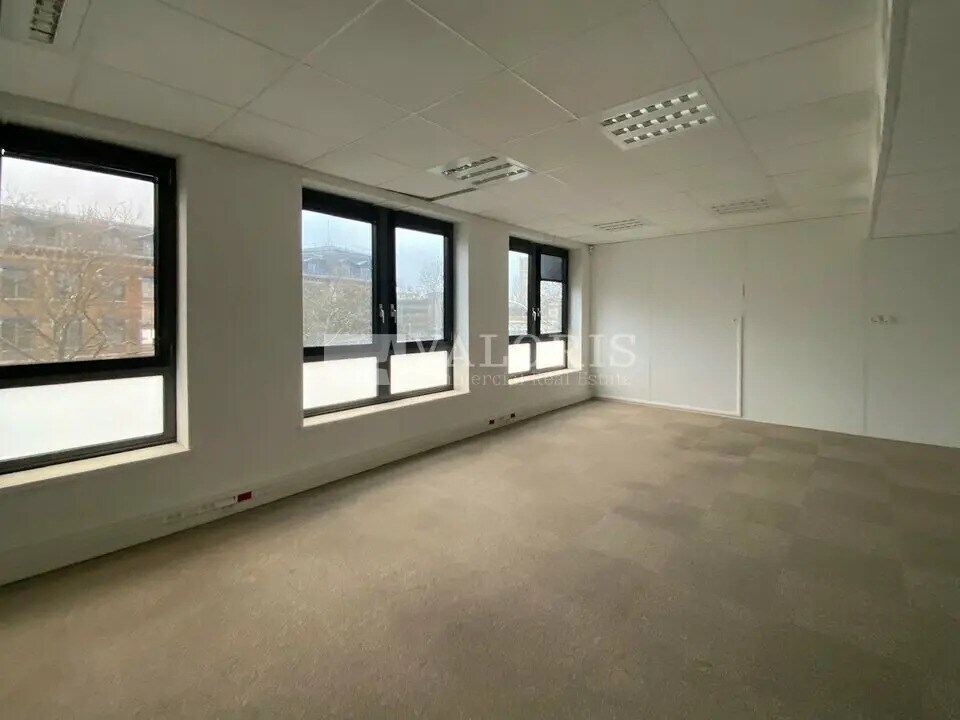 Office in Lyon for lease Interior Photo- Image 1 of 7