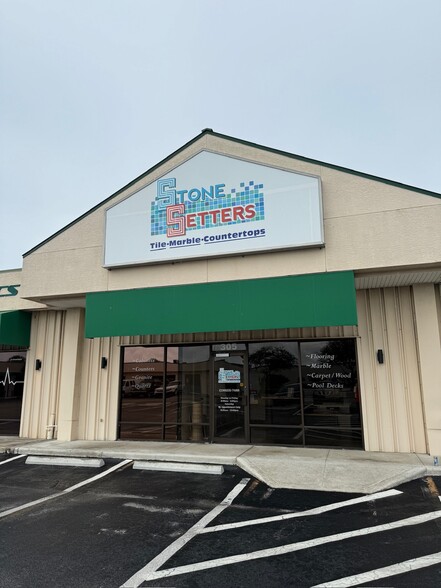 297-311 Airport Pulling Rd N, Naples, FL for lease - Building Photo - Image 1 of 17