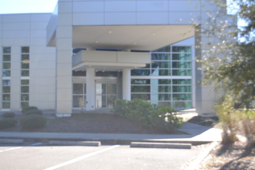 539 Rolling Acres Rd, Lady Lake, FL à louer - Photo du bâtiment - Image 2 de 15