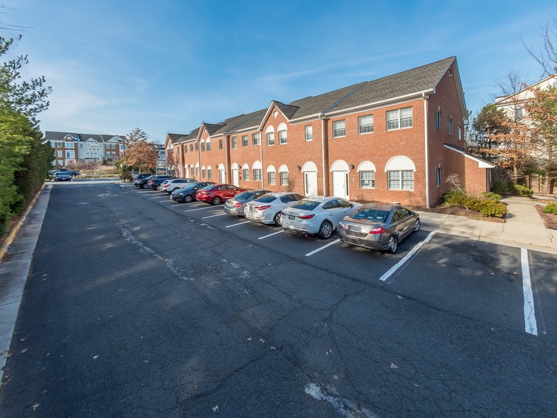 722 Grant St, Herndon, VA for lease - Building Photo - Image 3 of 14
