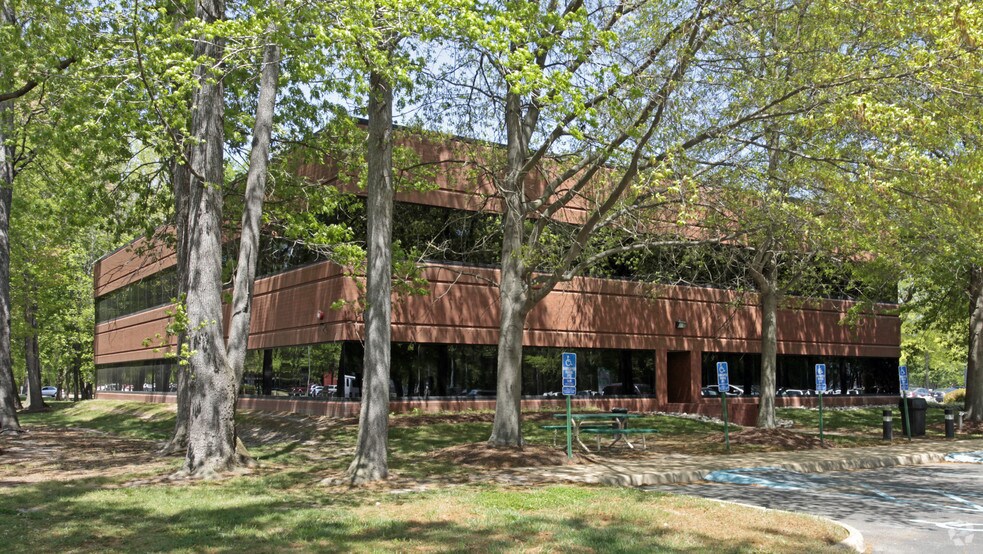 825 Diligence Dr, Newport News, VA à louer - Photo du bâtiment - Image 2 de 5