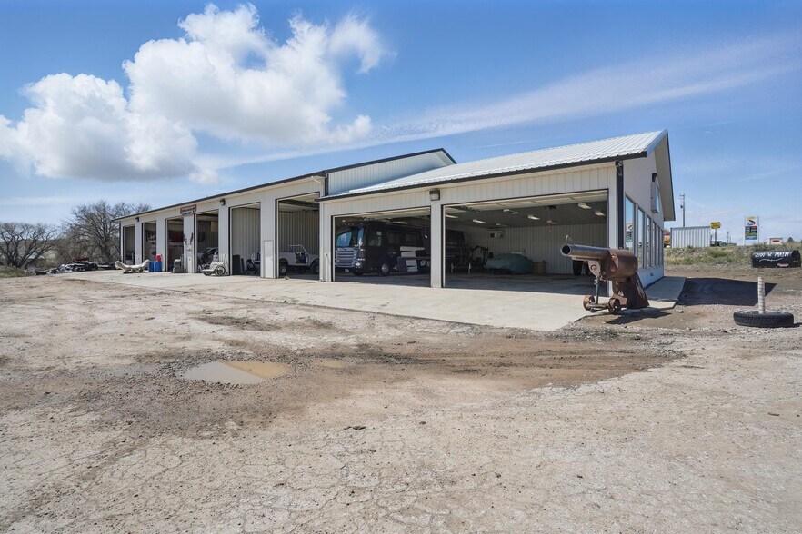 2100 W Main St, Newcastle, WY à vendre - Photo du bâtiment - Image 3 de 20