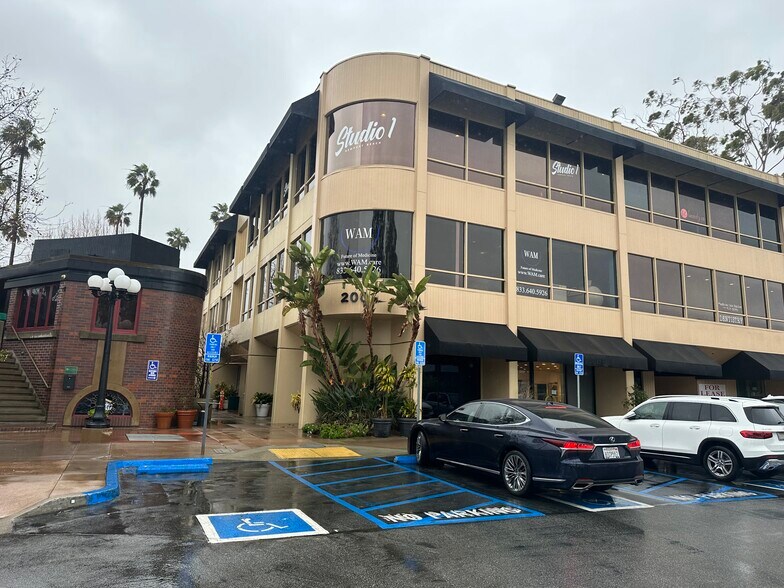 200 Newport Center Dr, Newport Beach, CA à louer - Photo du bâtiment - Image 2 de 3