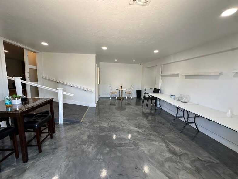 1324 SW 89th St, Oklahoma City, OK for sale - Interior Photo - Image 3 of 8