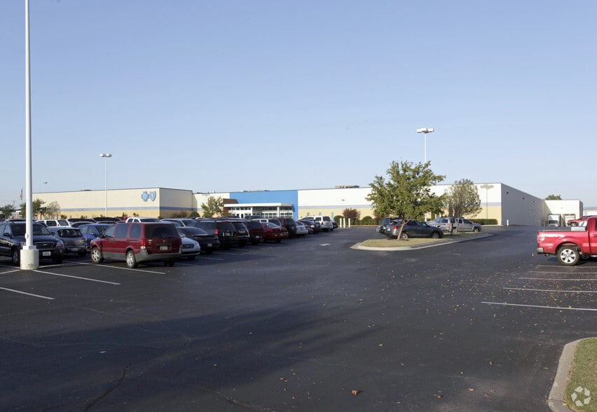 7777 E 42nd Pl, Tulsa, OK for sale - Building Photo - Image 2 of 5